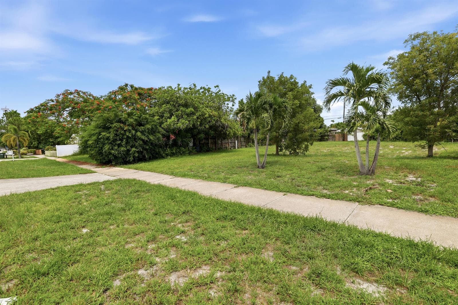 233 S SWINTON Avenue, Delray Beach FL 33444 photo 2