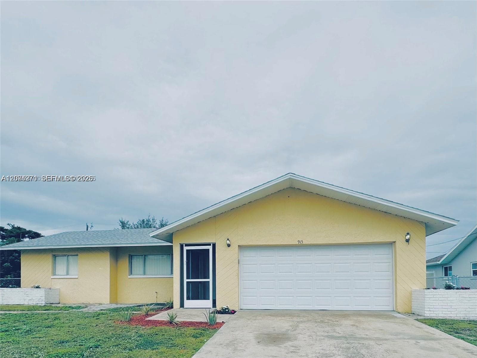 915 SE 20th ST, Cape Coral FL 33990 photo 2