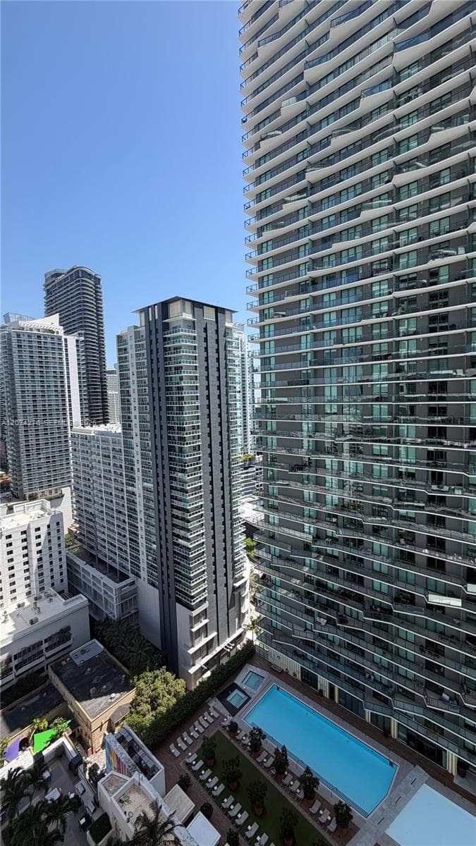 60 SW 13th St # 2610, Miami FL 33130 photo 2