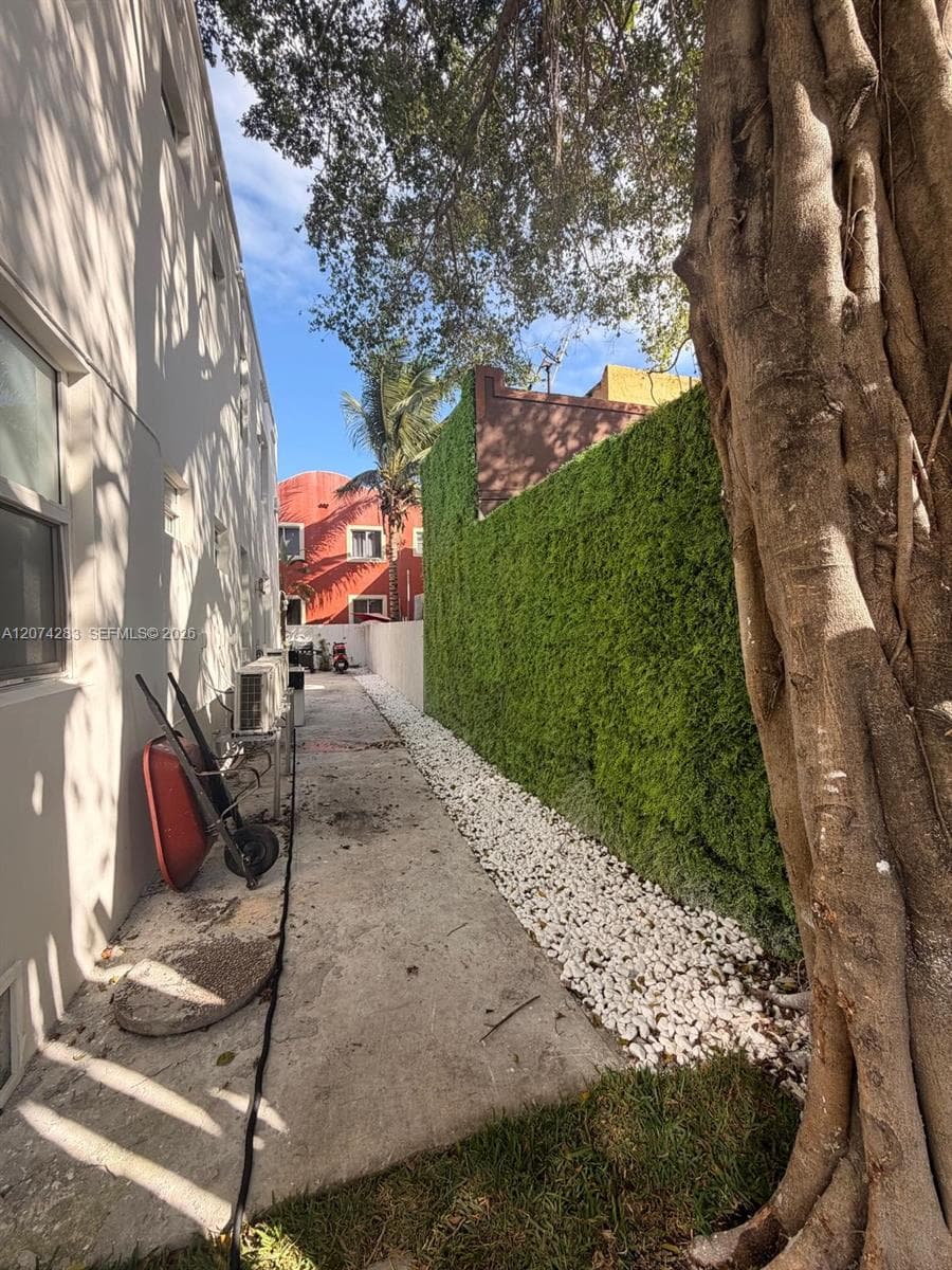 337 SW 10th Ave # 5, Miami FL 33130 photo 3