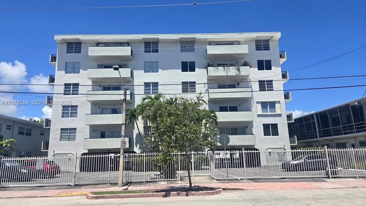 8024 Tatum Waterway Dr # 6B, Miami Beach FL 33141 photo 2