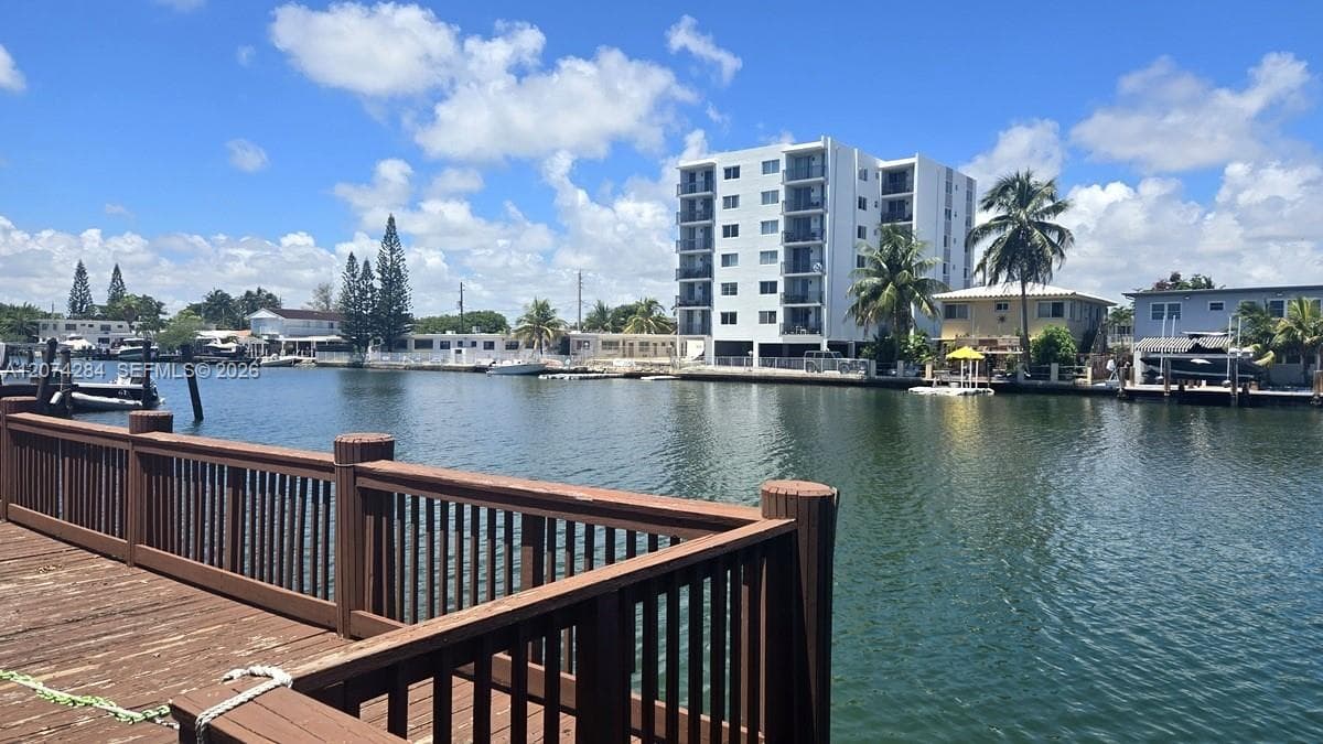 8024 Tatum Waterway Dr # 6B, Miami Beach FL 33141 photo 4