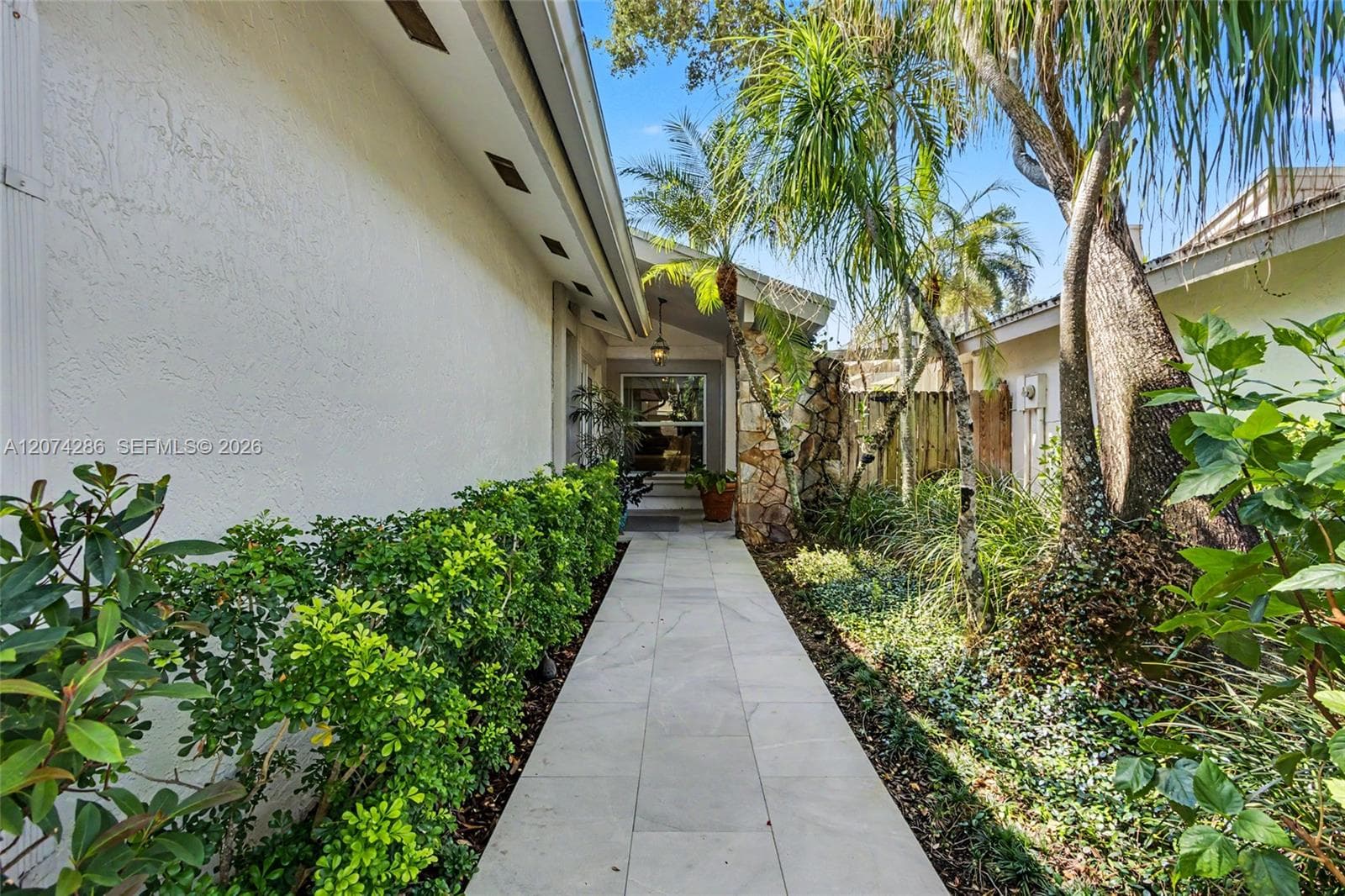 13 Dogwood Rd, Hollywood FL 33021 photo 2