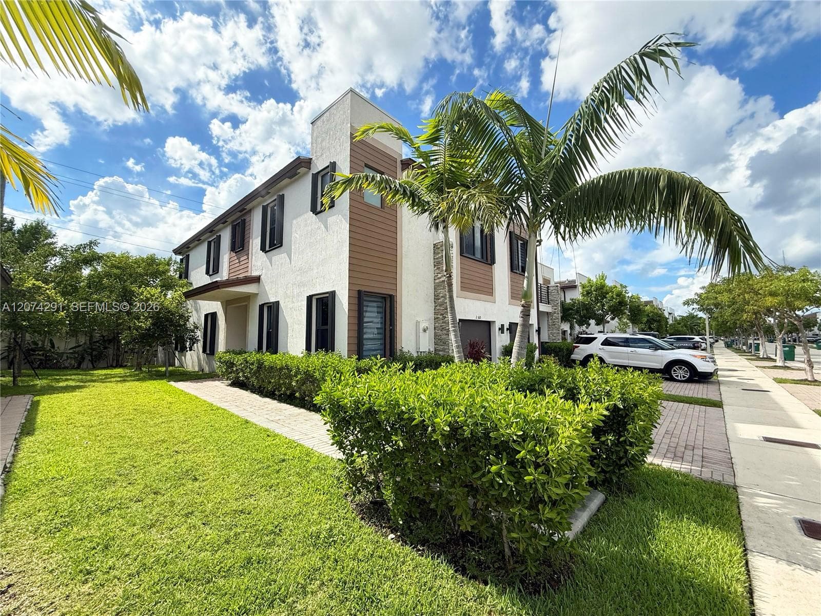 20610 NE 2nd Ct, Miami FL 33179 photo 3