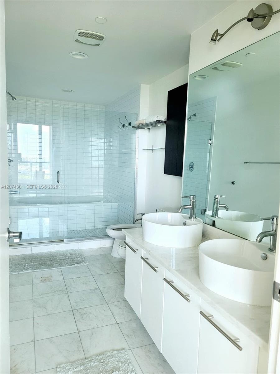 888 Biscayne Blvd # 1610, Miami FL 33132 photo 3