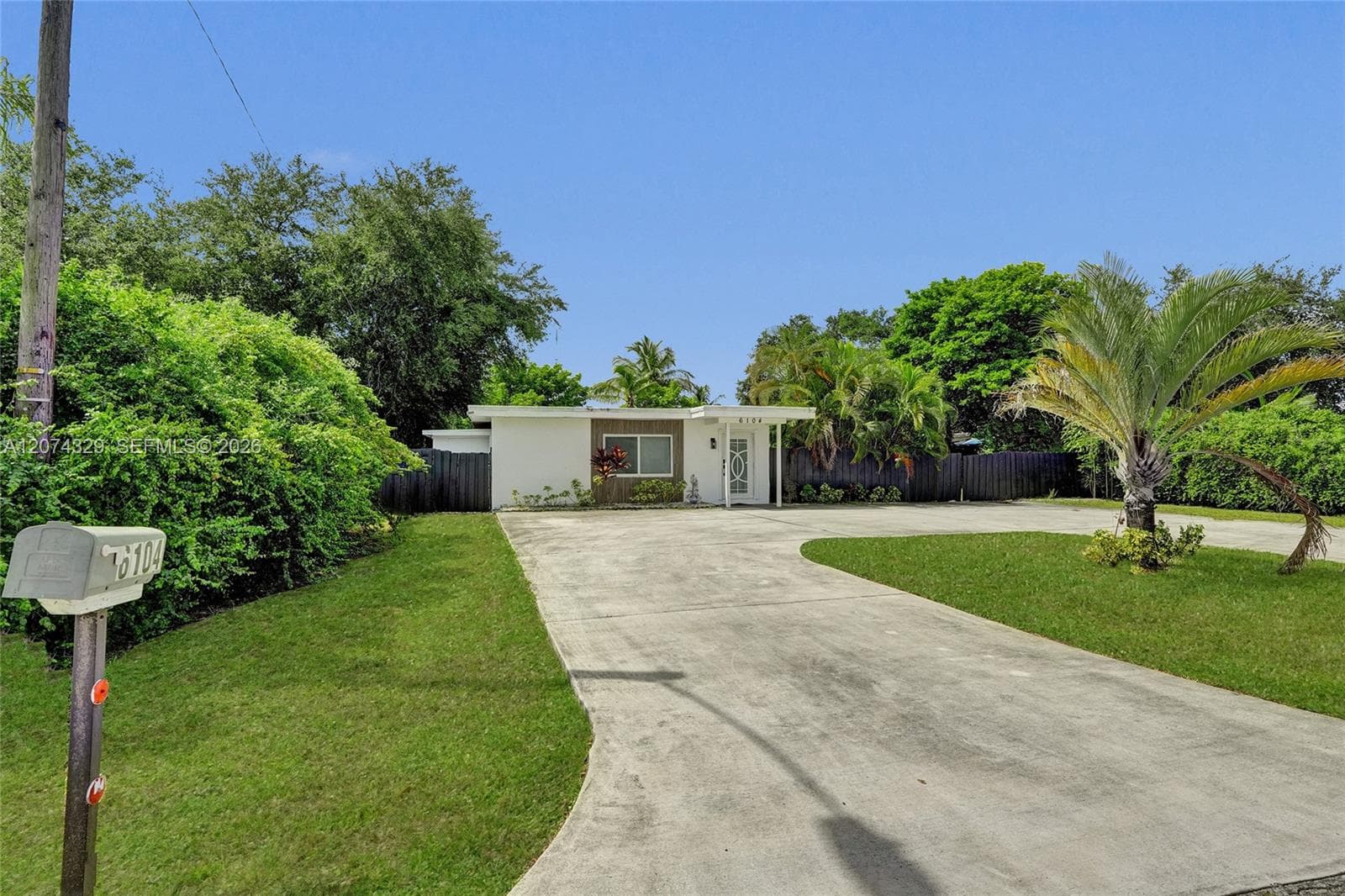 6104 SW 33rd St, Miramar, FL 33023 photo 2