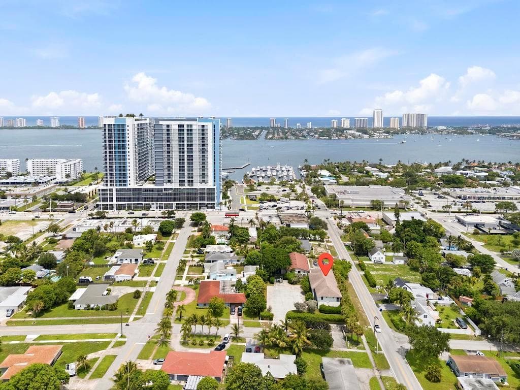 105 2nd Street # 3, Lake Park FL 33403