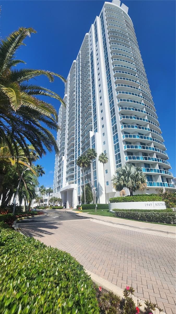 1945 S Ocean Dr # 702, Hallandale Beach FL 33009