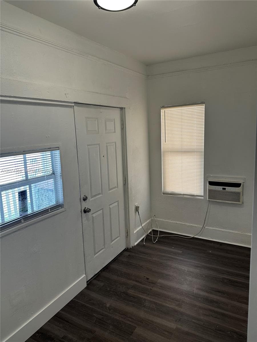 1545 NW 1st St # 1537, Miami FL 33125 photo 3