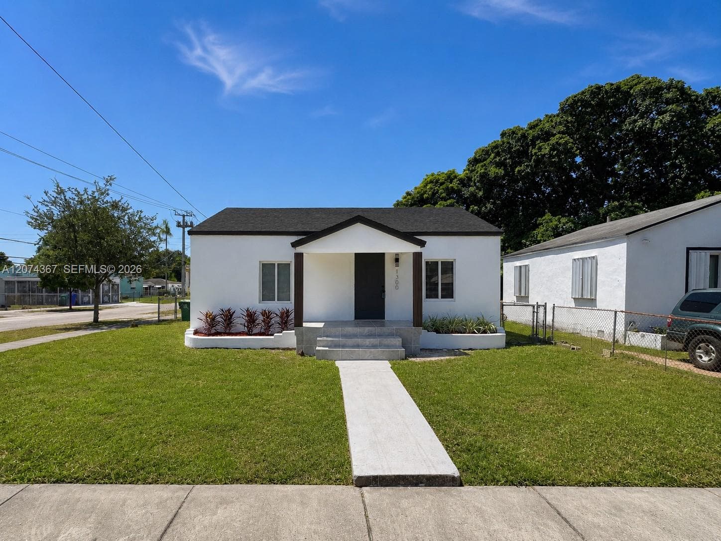 1300 NW 42nd St, Miami FL 33142 photo 2