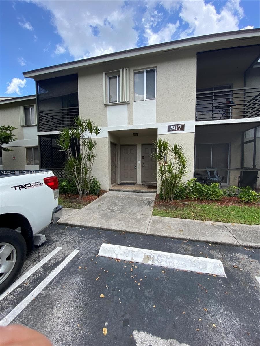 507 Gardens # 203, Pompano Beach FL 33069