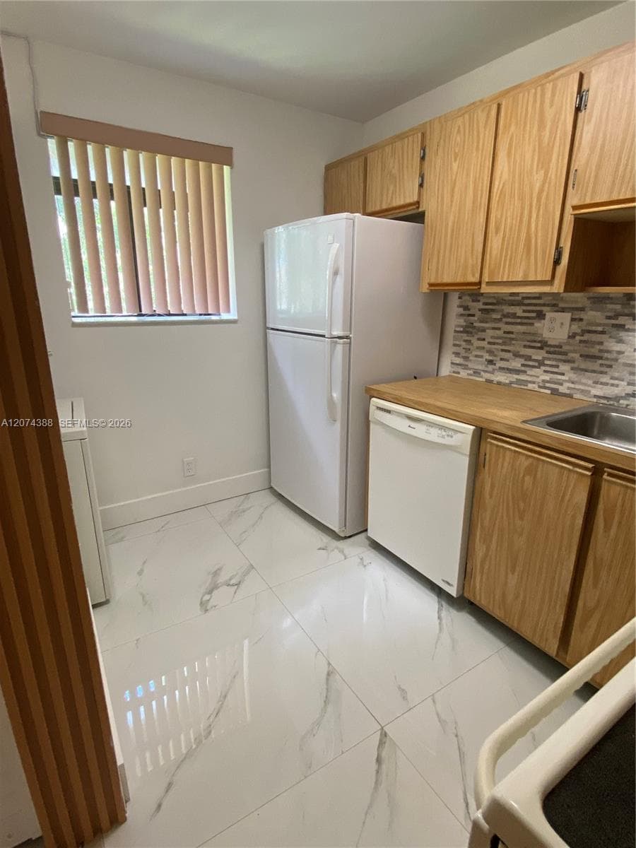 507 Gardens # 203, Pompano Beach FL 33069 photo 5