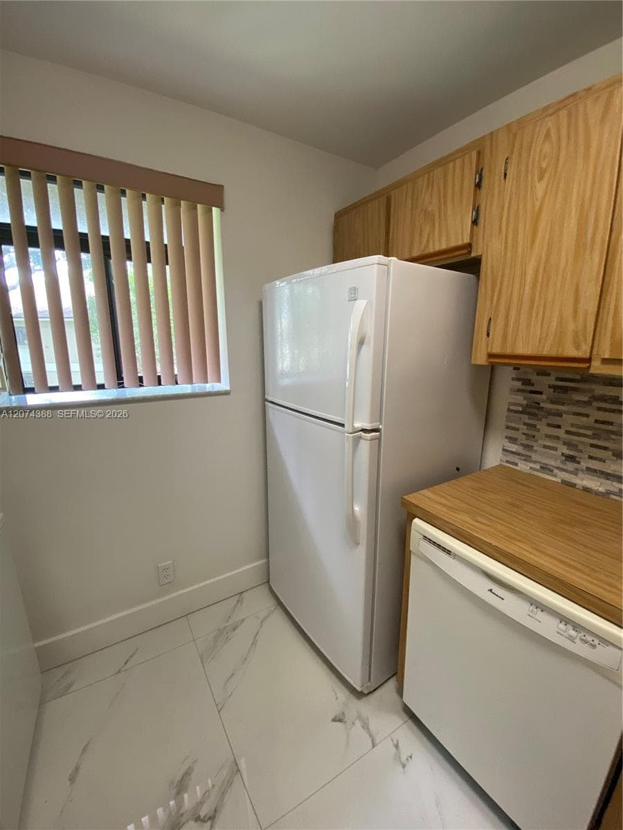 507 Gardens # 203, Pompano Beach FL 33069 photo 4