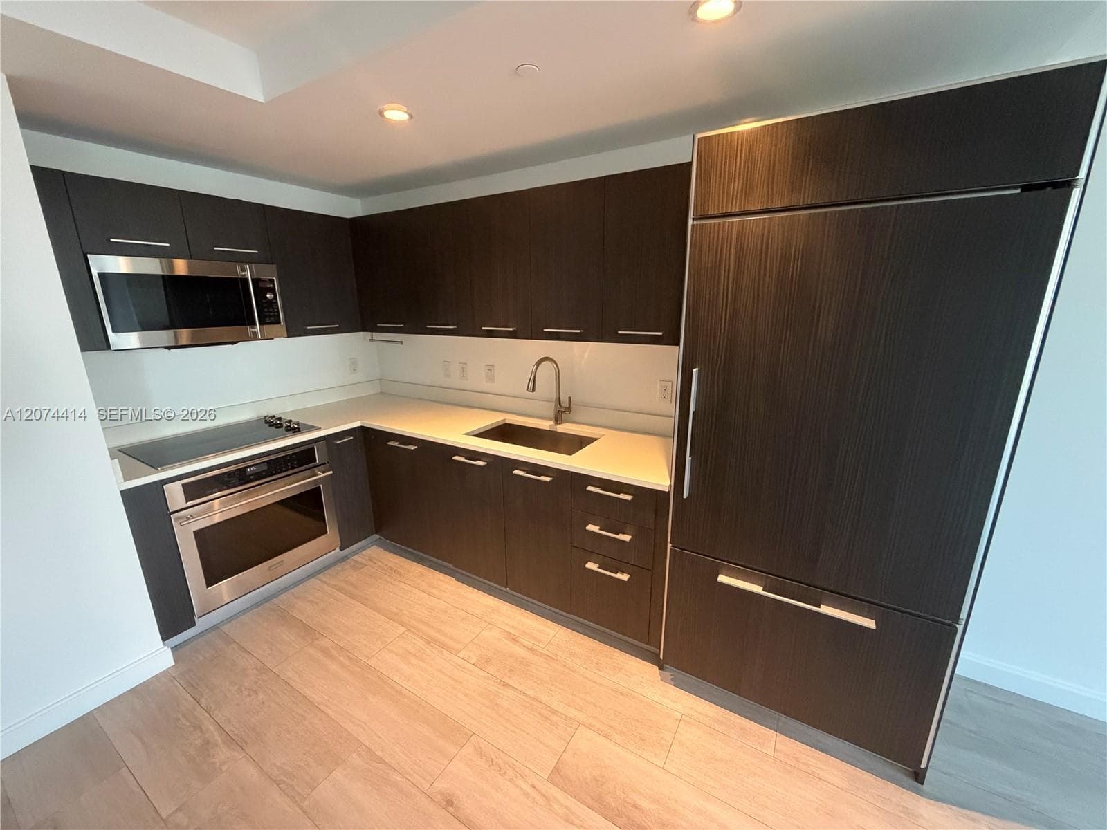 45 SW 9th St # 2504, Miami FL 33130 photo 4
