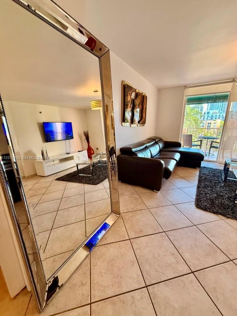 19701 E Country Club Dr # 5605, Aventura FL 33180 photo 2