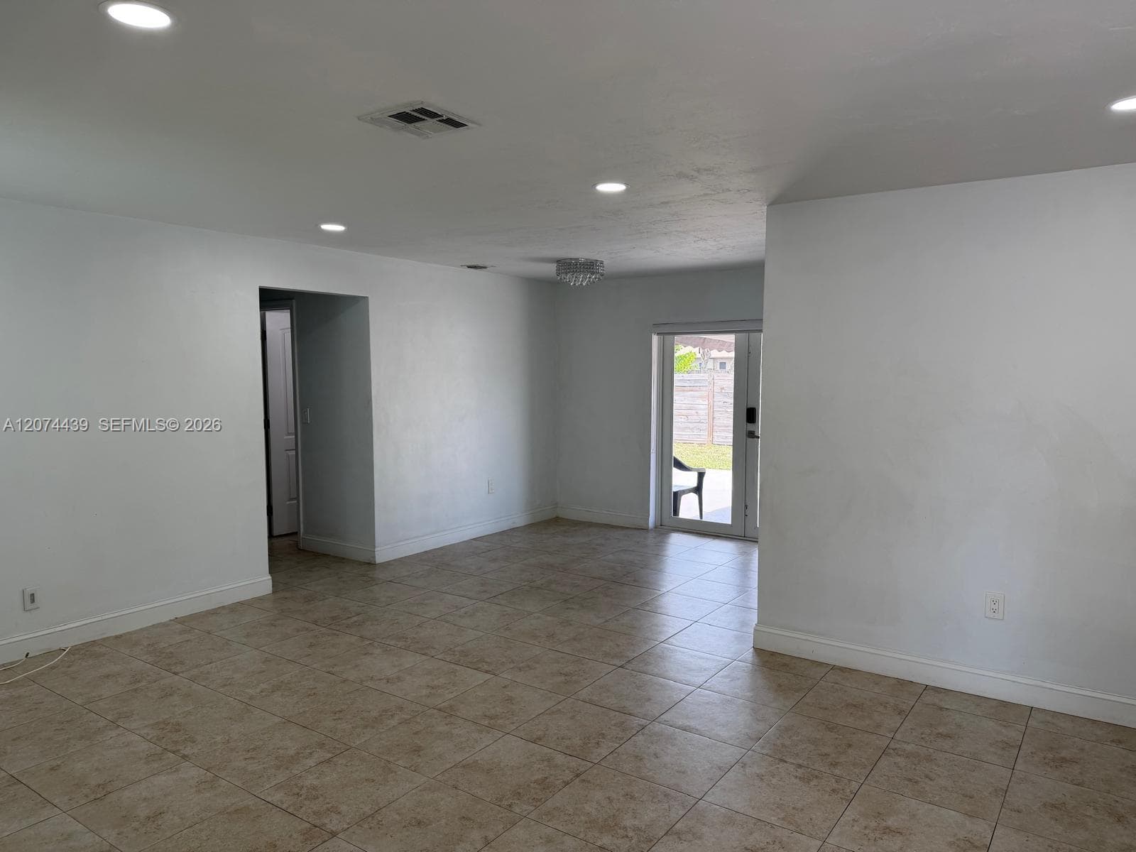 1000 NW 76th Ter, Pembroke Pines FL 33024 photo 2