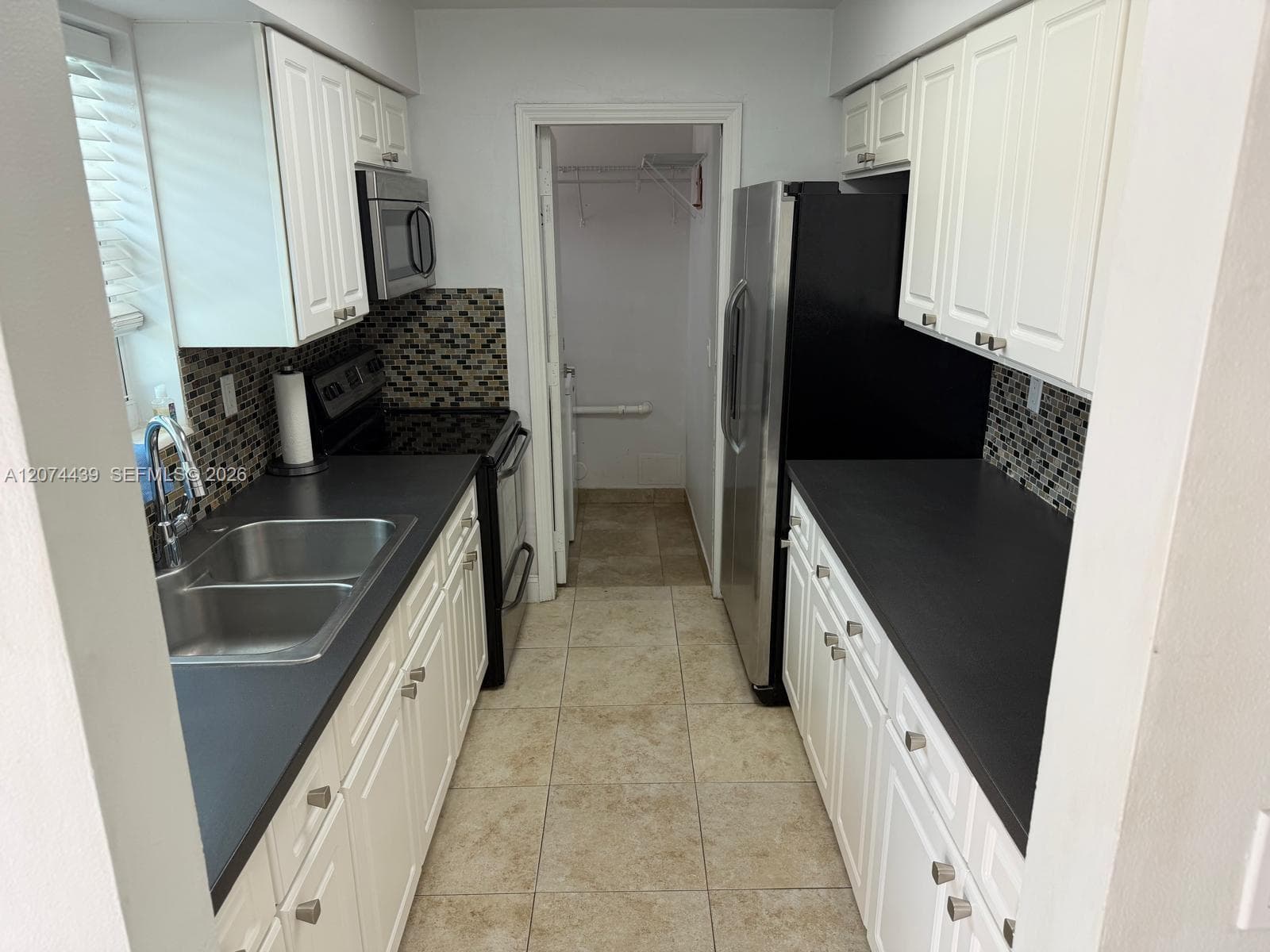 1000 NW 76th Ter, Pembroke Pines FL 33024 photo 4