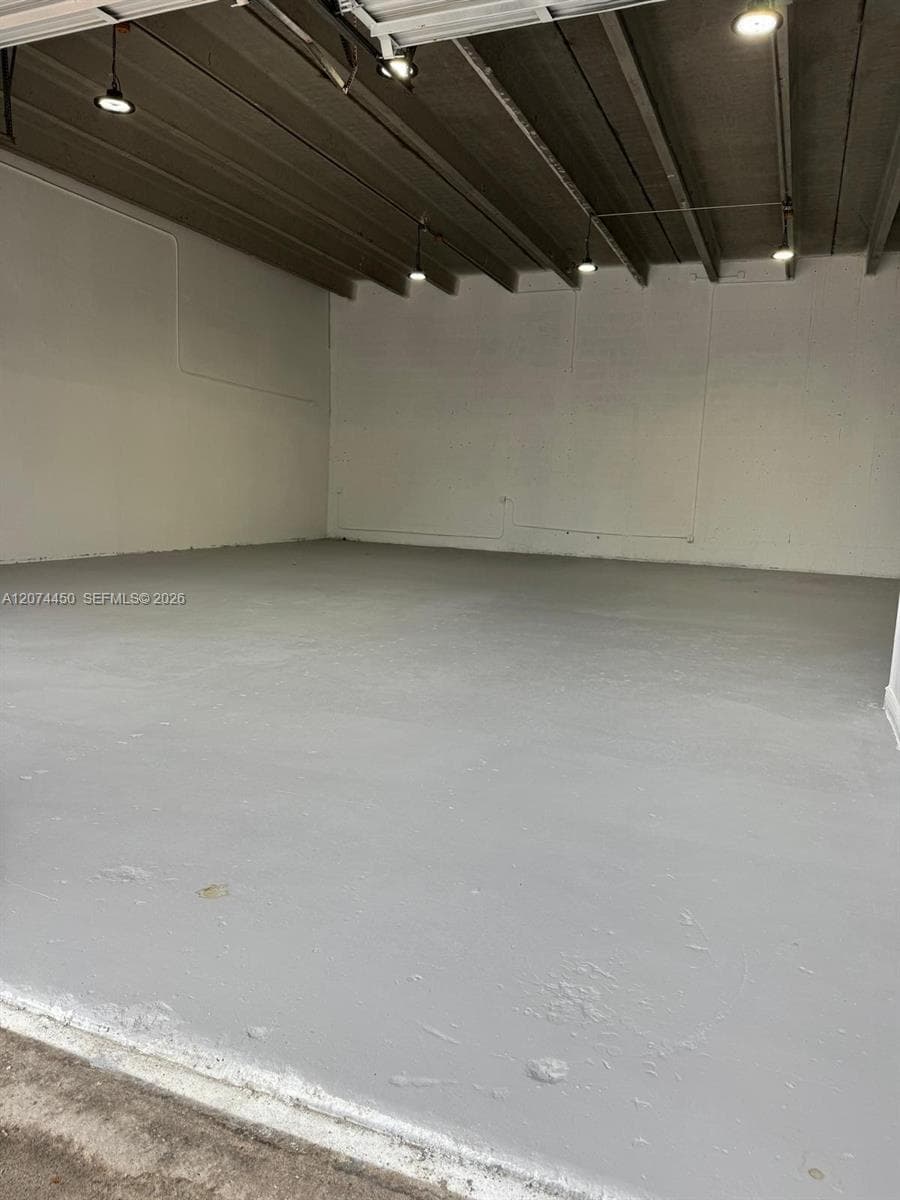 1570 W 39 pl # 1570, Hialeah FL 33012 photo 3