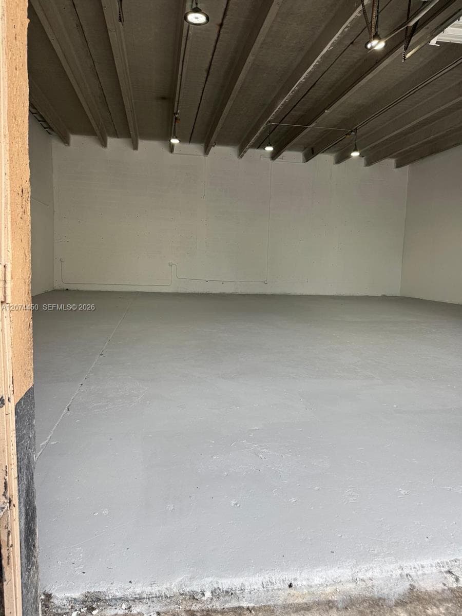 1570 W 39 pl # 1570, Hialeah FL 33012 photo 4
