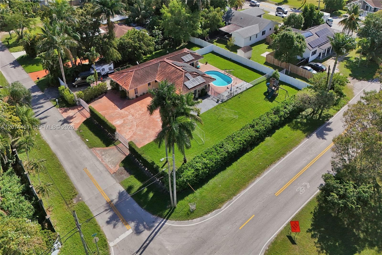 2 NE 160th St, Miami FL 33162 photo 3