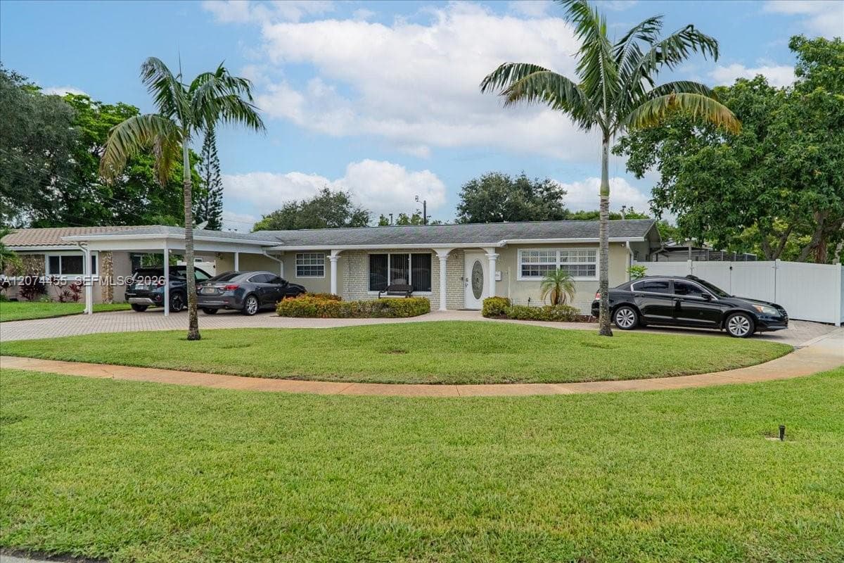 5561 SW 13th St, Plantation, FL 33317 photo 2