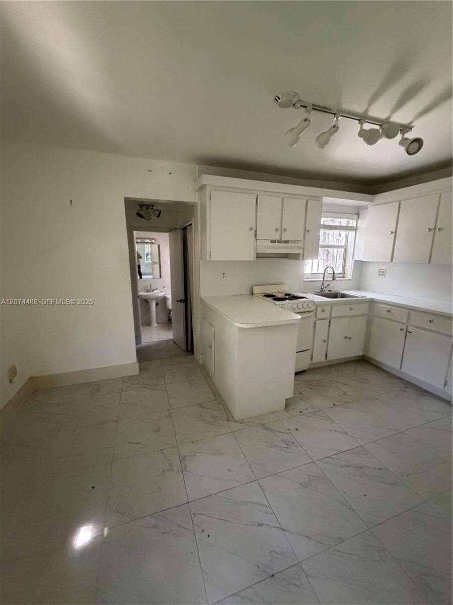 631 NE 60th St # A, Miami FL 33137 photo 4