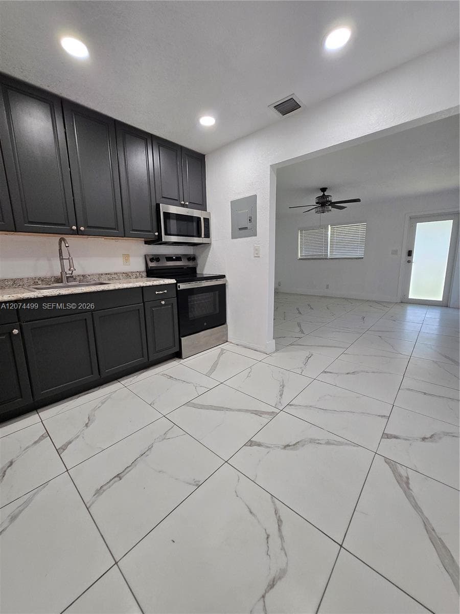 154 NW 14th Way # B, Dania Beach FL 33004 photo 2