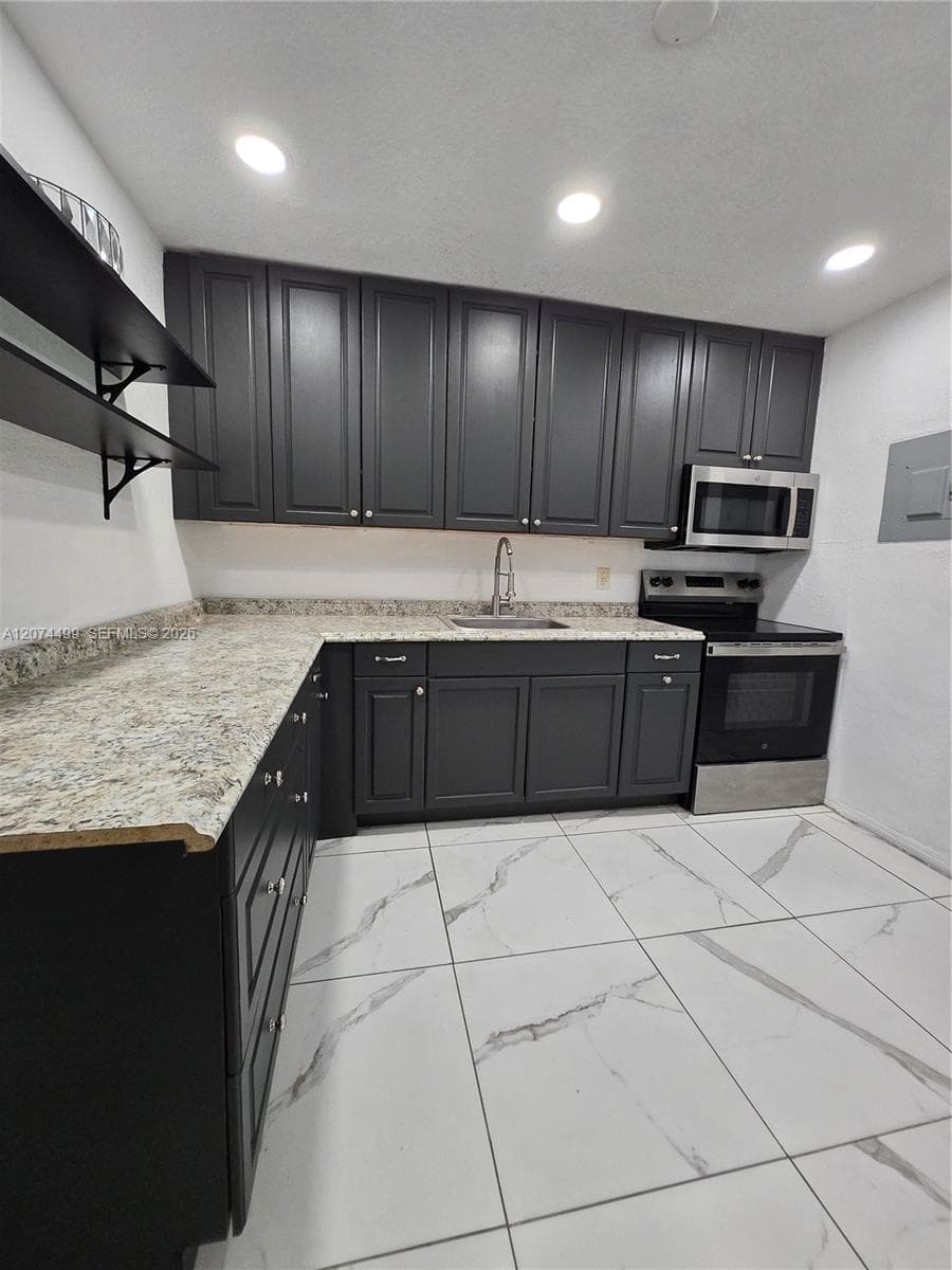154 NW 14th Way # B, Dania Beach FL 33004