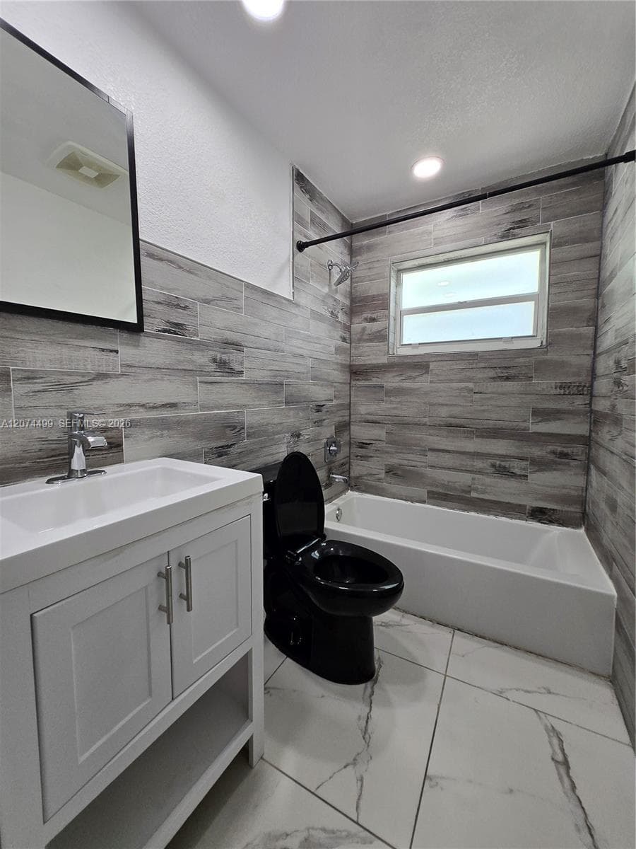 154 NW 14th Way # B, Dania Beach FL 33004 photo 4