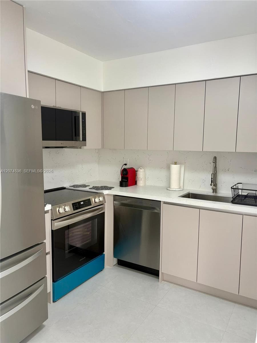 4701 N Andrews Ave, Oakland Park FL 33309 photo 4