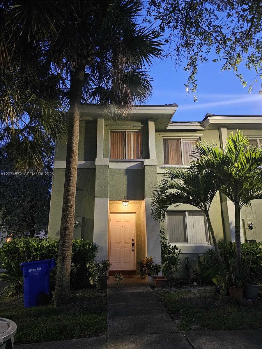 126 Hidden Ct Rd # 27-D, Hollywood FL 33023