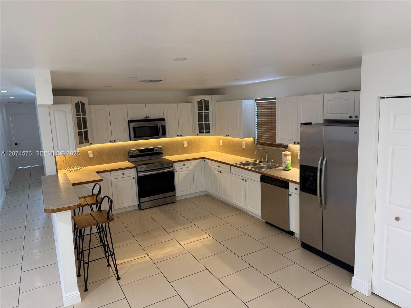 5201 SW 22nd St, West Park FL 33023 photo 3