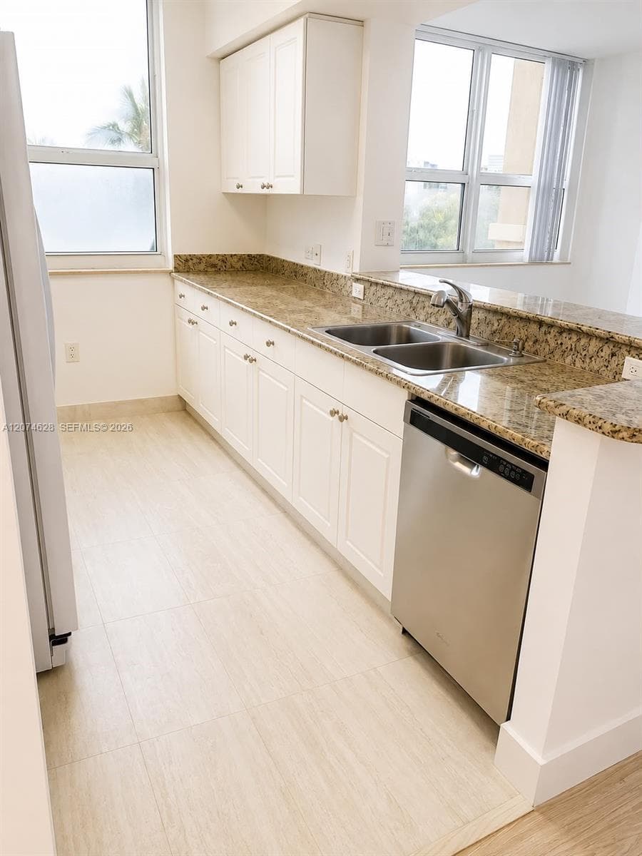 19501 W Country Club Dr # 408, Aventura FL 33180 photo 2