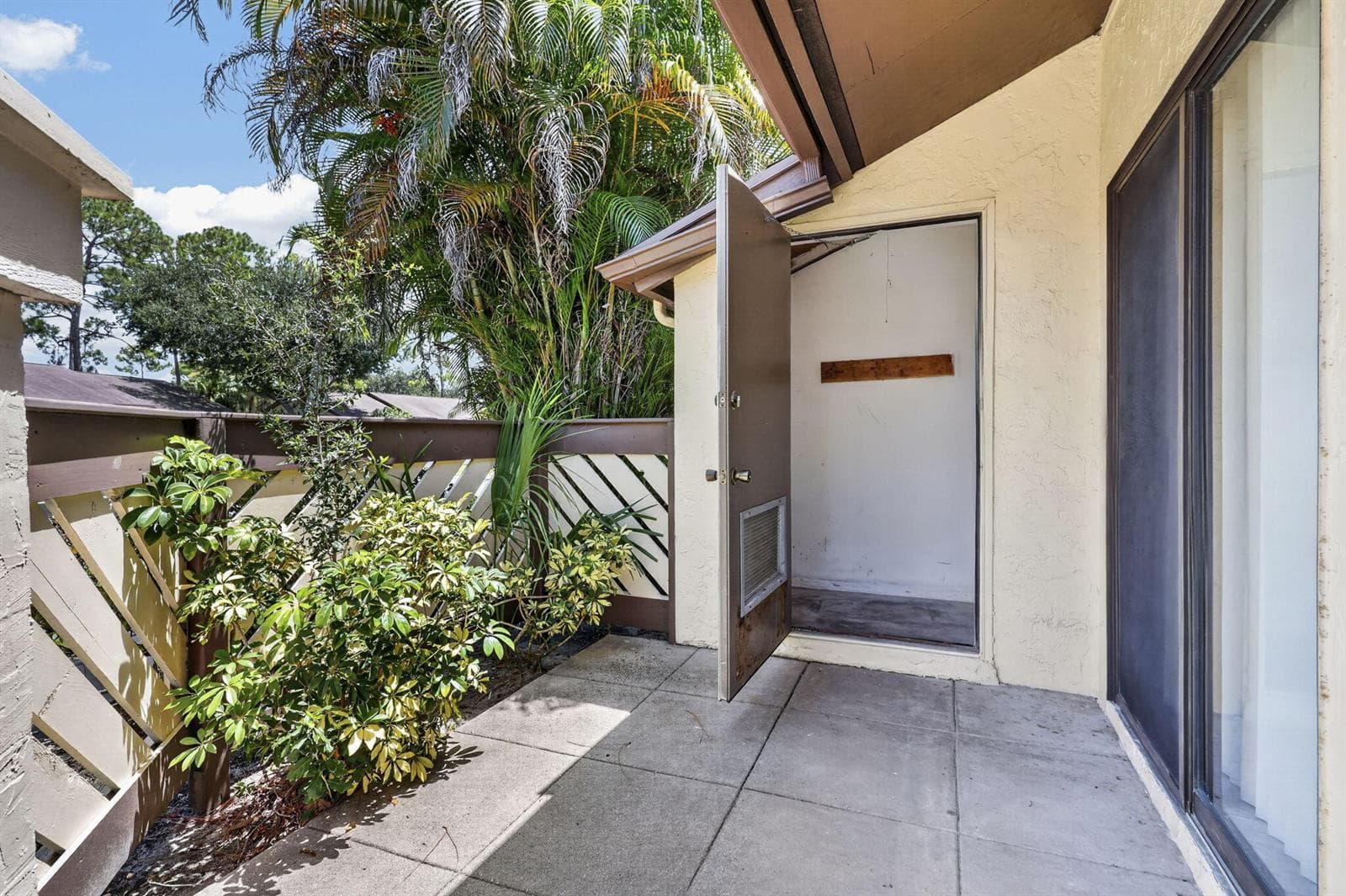 184 MASTIC TREE Court, Royal Palm Beach FL 33411 photo 5