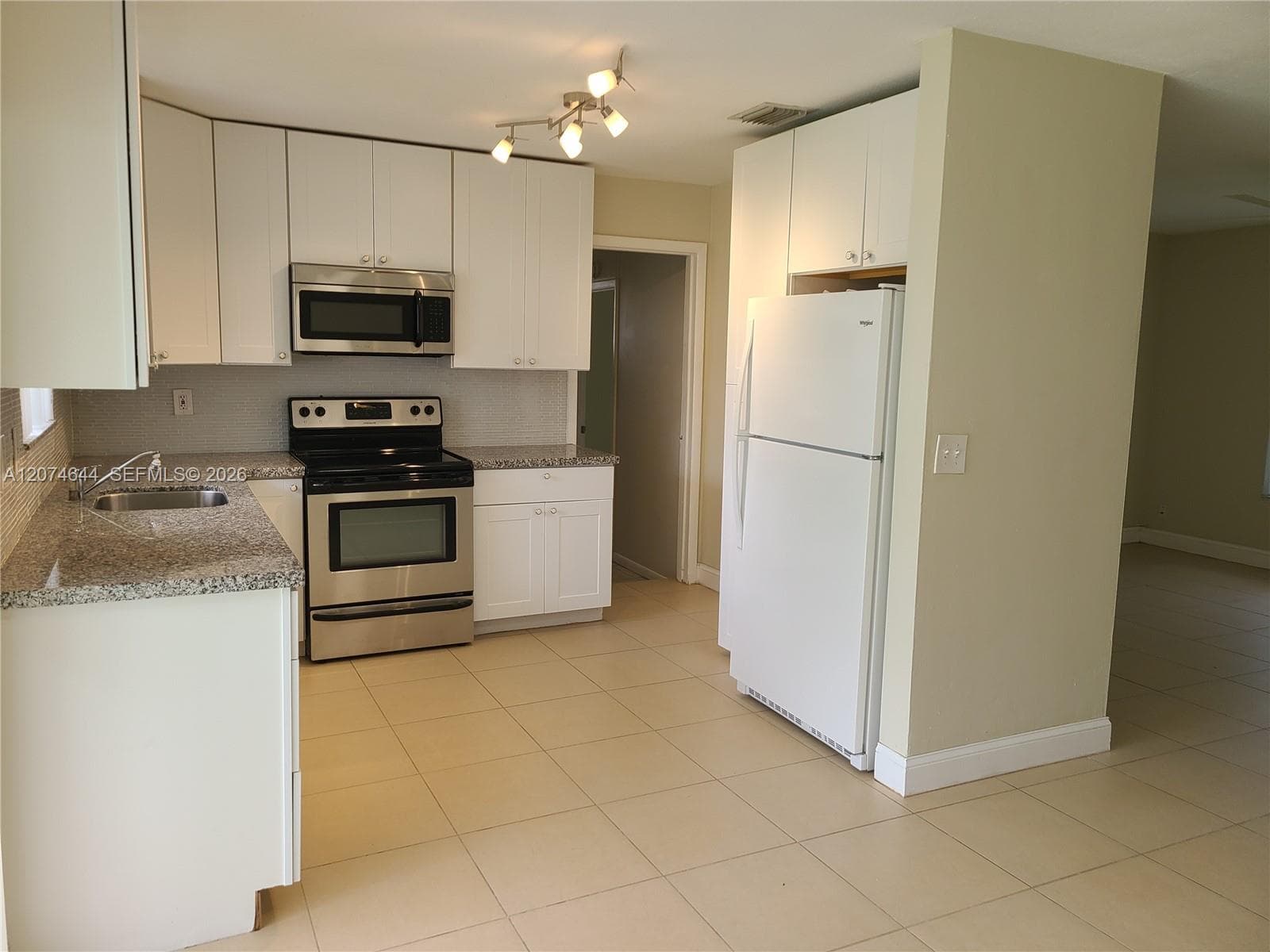 6580 Grant St, Hollywood FL 33024 photo 3