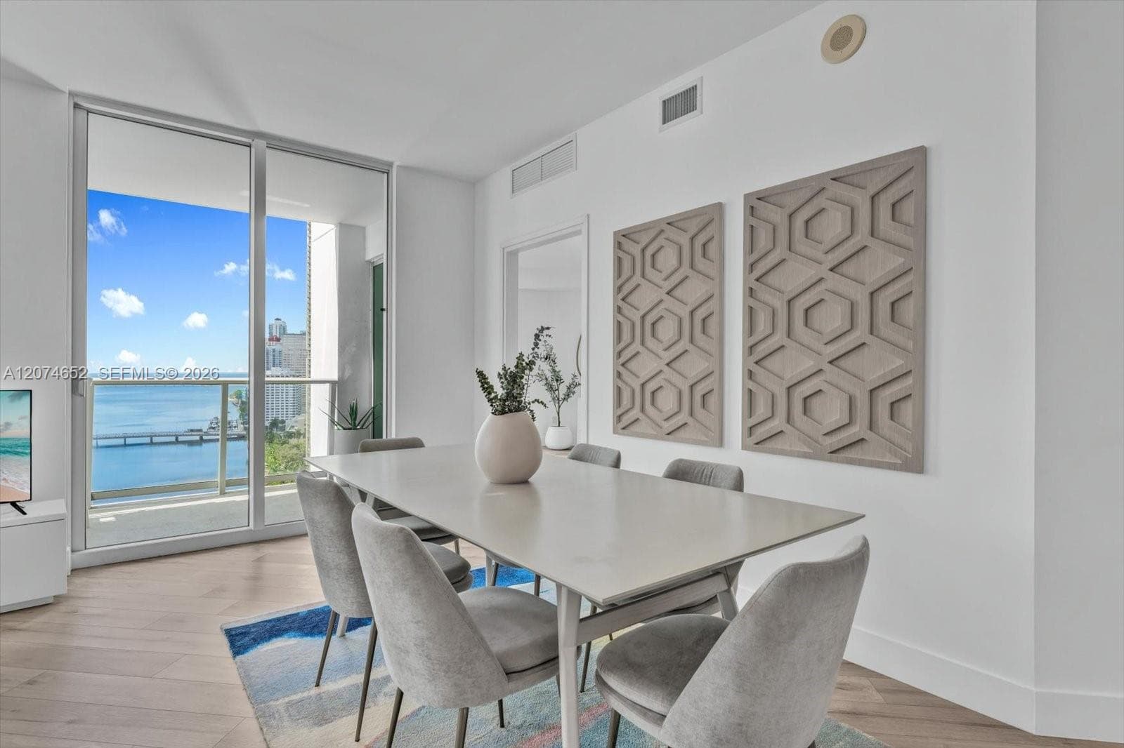 300 S Biscayne Blvd # 1708, Miami FL 33131 photo 2