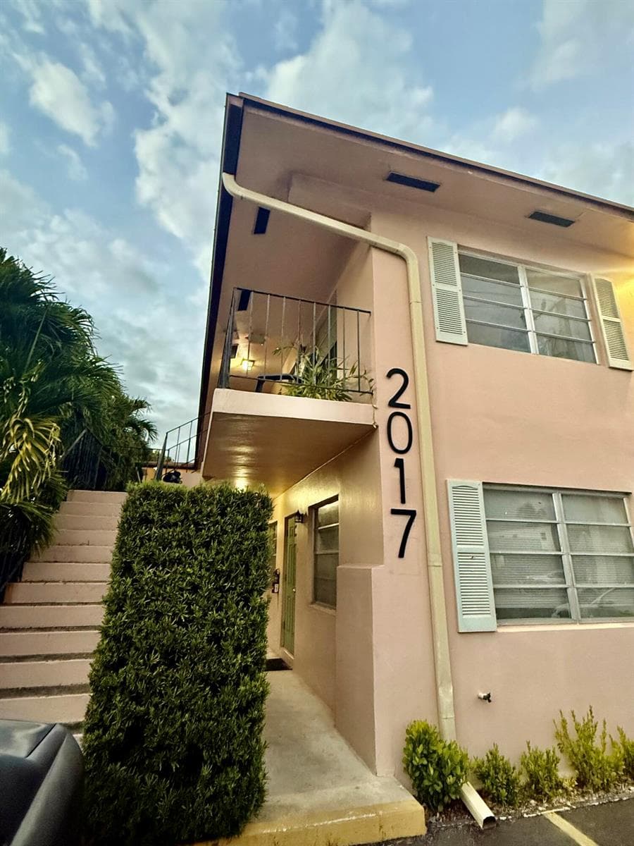 2017 NE 18TH Street # 2, Fort Lauderdale FL 33305