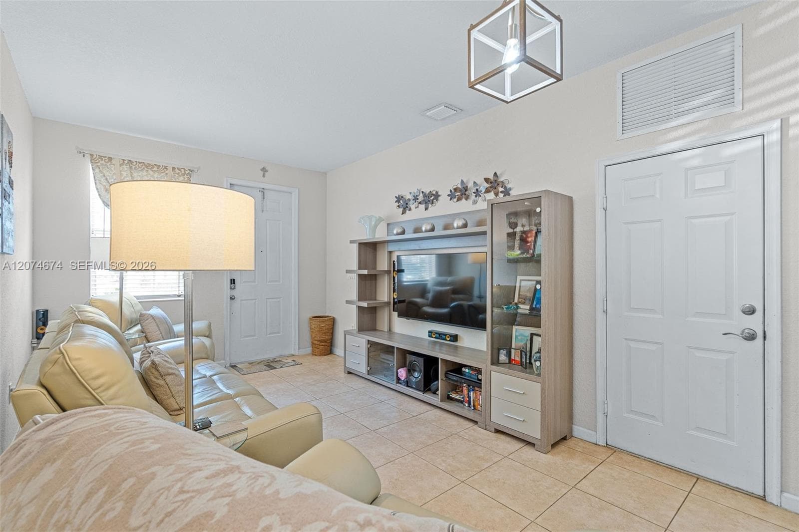 1034 NE 30th Ave, Homestead FL 33033 photo 3