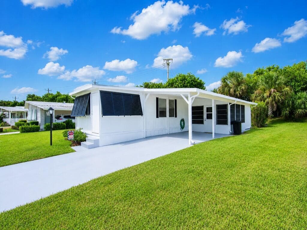385 NE Jade Circle, Jensen Beach FL 34957 photo 5