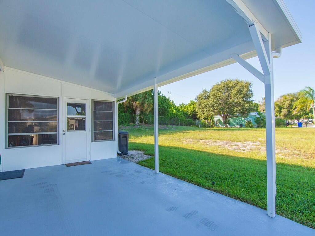 385 NE Jade Circle, Jensen Beach FL 34957 photo 4