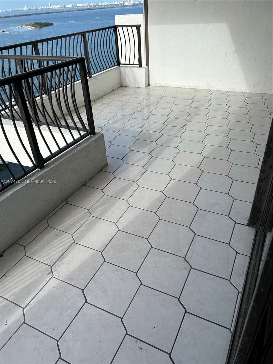 555 NE 15th St # 24E, Miami FL 33132 photo 2