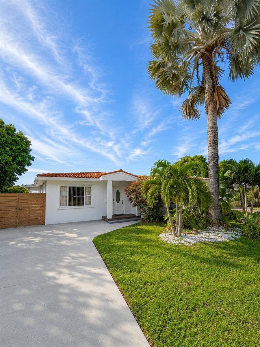 4730 NE 3rd Avenue, Oakland Park FL 33334 photo 2