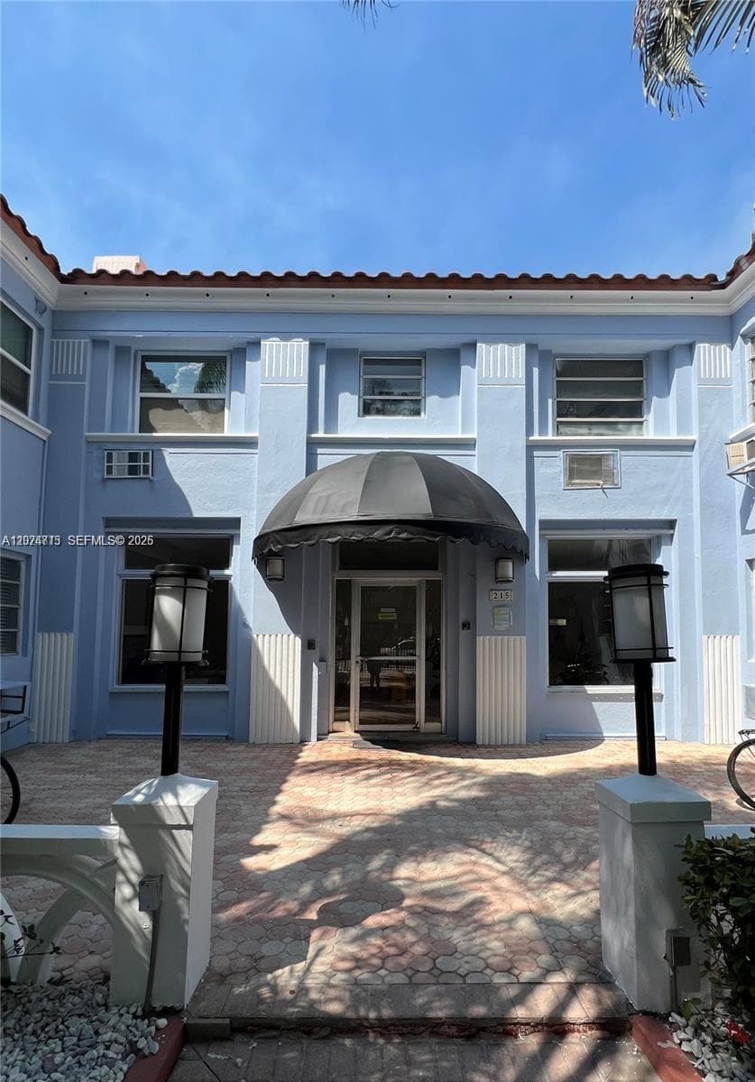 215 30th St # 2, Miami Beach FL 33140 photo 2