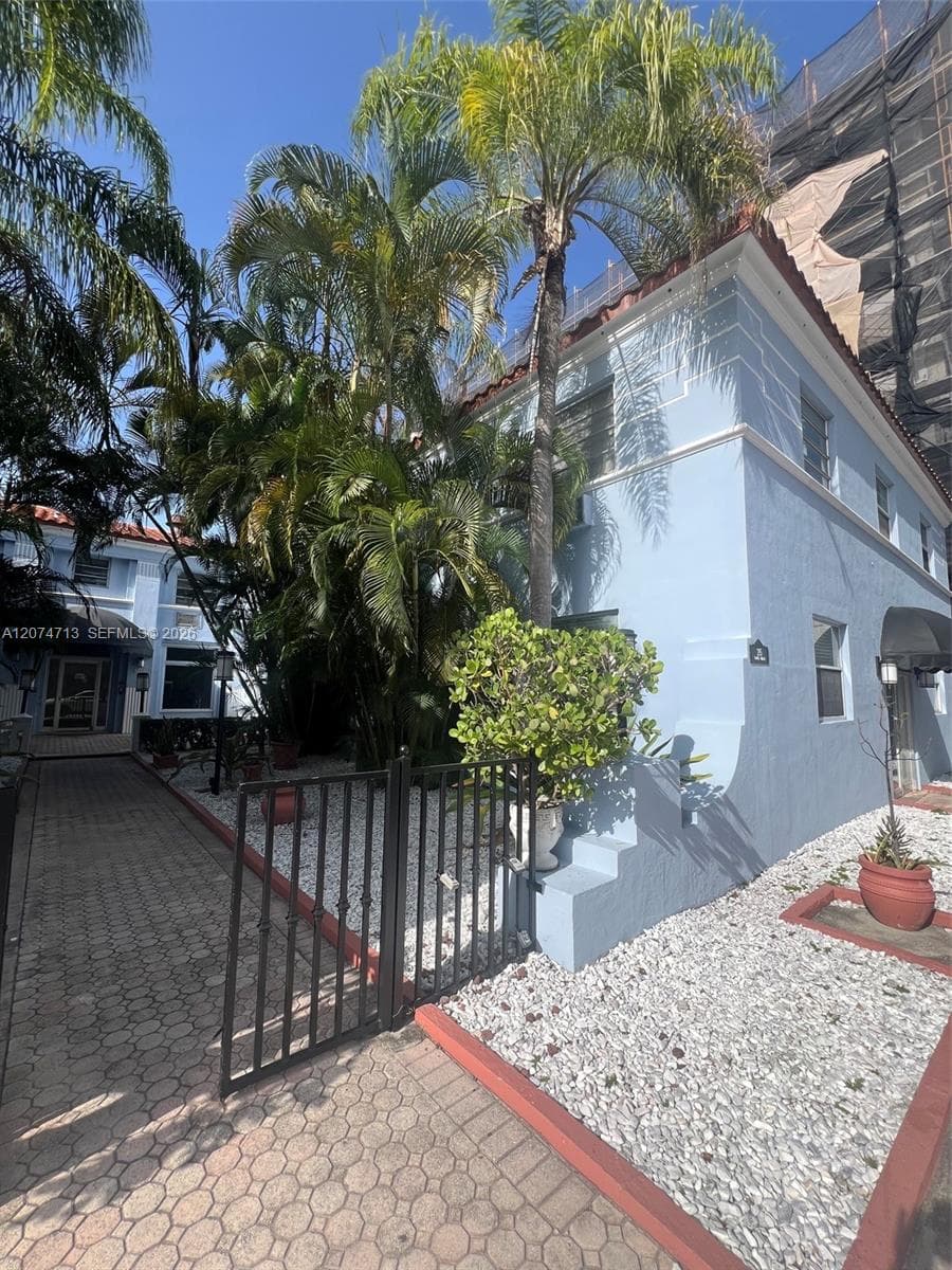 215 30th St # 2, Miami Beach FL 33140 photo 3