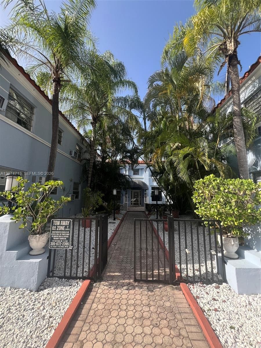 215 30th St # 2, Miami Beach FL 33140 photo 4