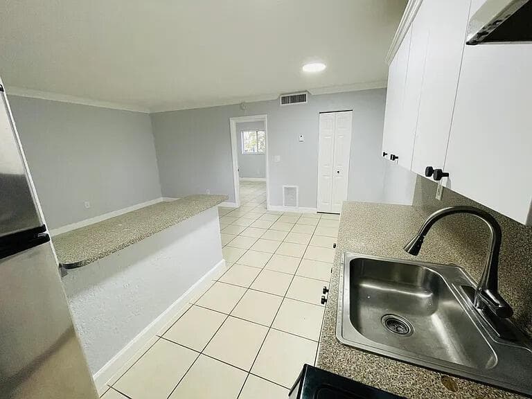 890 NW 45 Avenue # 32, Miami FL 33126 photo 3