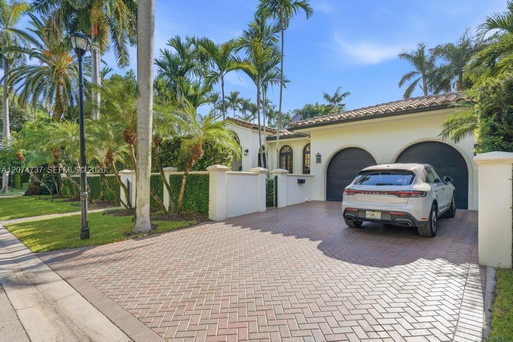 2532 NW Lake Ave, Miami Beach, FL 33140 photo 2