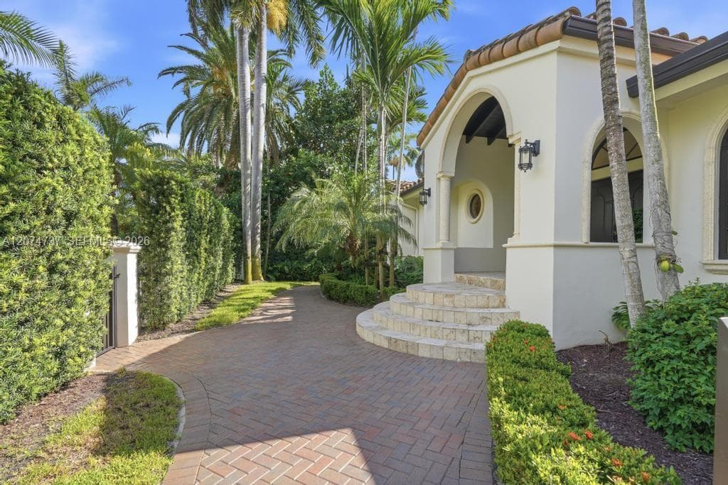 2532 NW Lake Ave, Miami Beach, FL 33140 photo 3
