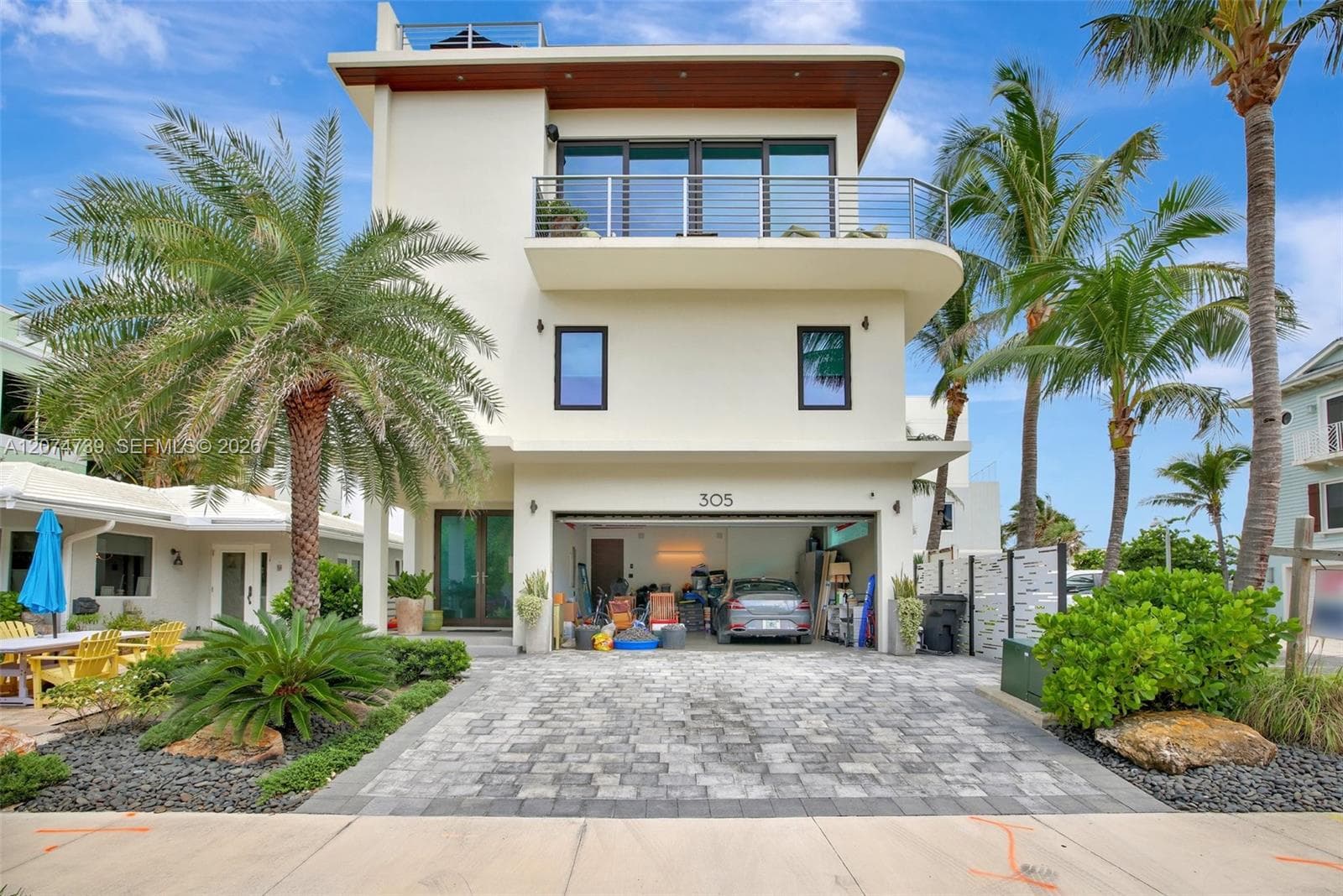 305 Oak St, Hollywood FL 33019 photo 2