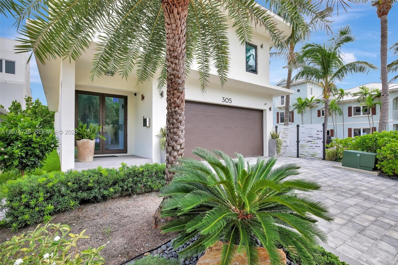 305 Oak St, Hollywood FL 33019 photo 3